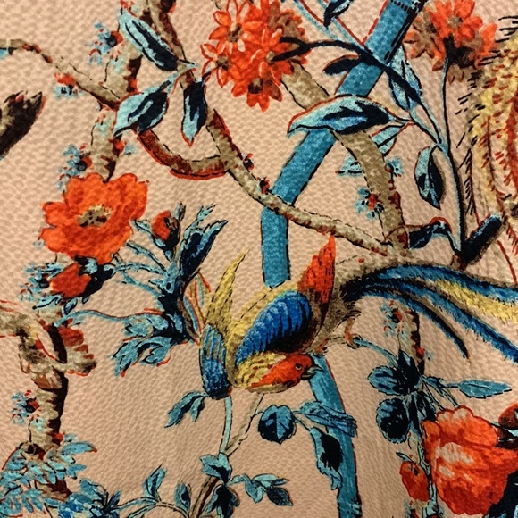 Club Monaco 100% silk dress with a gorgeous bird print pattern. Worn once - Picture 3 of 7